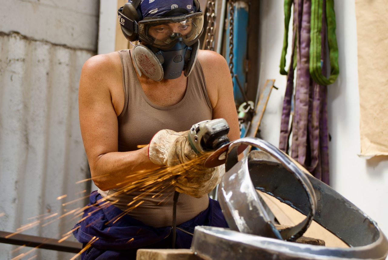  Julie Moselen, in her studio